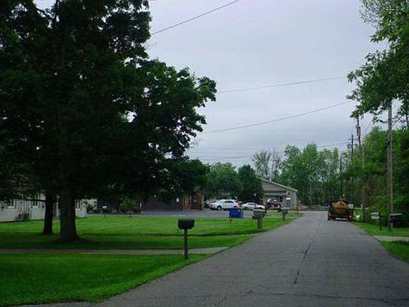 3rd image of 219 Rosegarden Dr NE