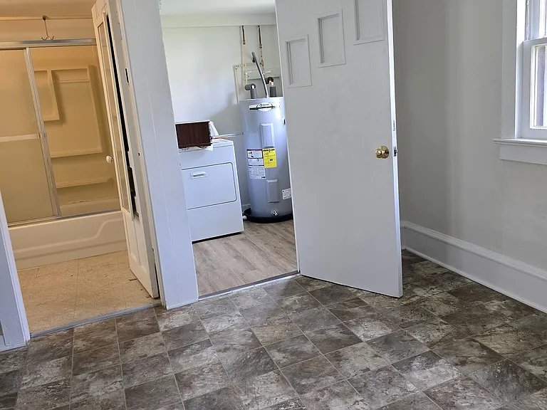504 Taggart St — Photo 14