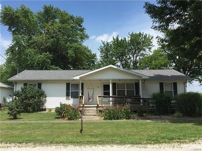 412 E Madison St, Farina, IL, 62838