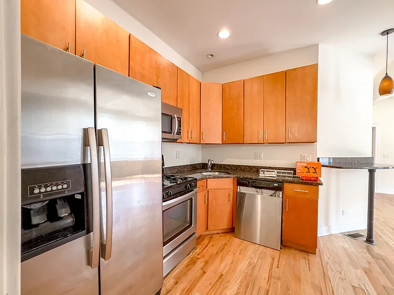 2835 N Damen Ave #R2 — Photo 3