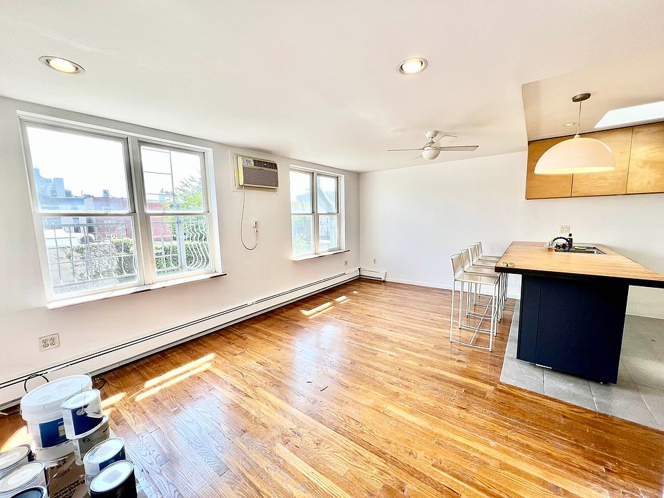 1st image of 146 Richardson St Floor 3