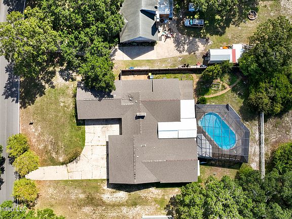 2nd image of 105 Saint Andrews Dr