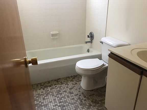 5th image of 615 Douglas Ave APT C1