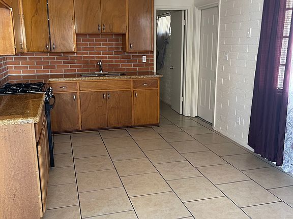 4th image of 3940 W Sheridan St