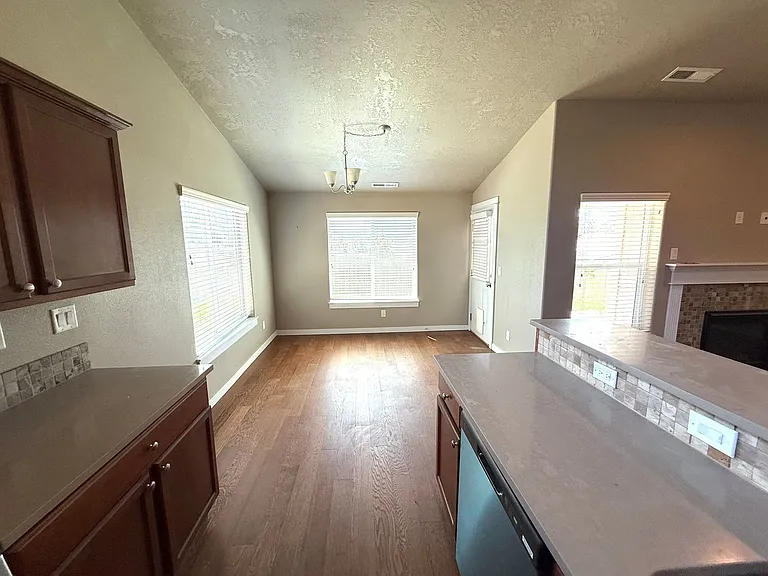 4832 SW Volcano Ave — Photo 6