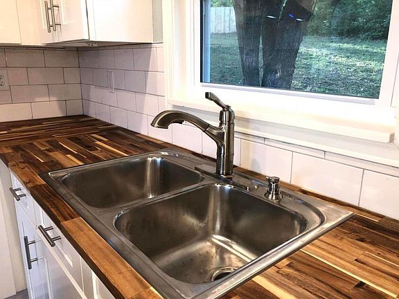 3rd image of 7123 Lavender Ln