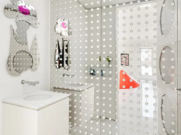 1 Sutton Place South image 19 of 25