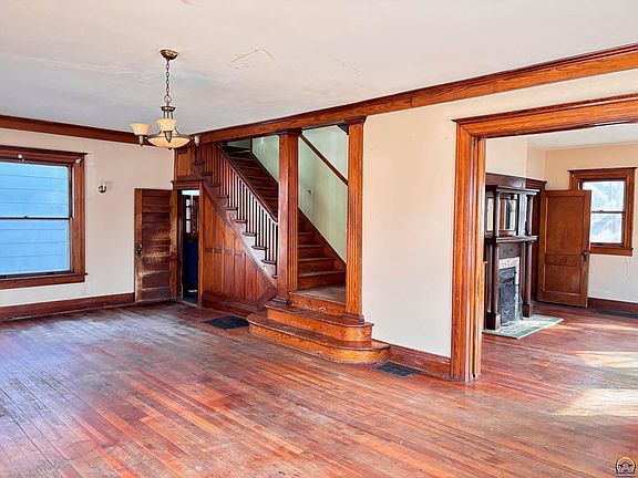 5th image of 712 Neosho St