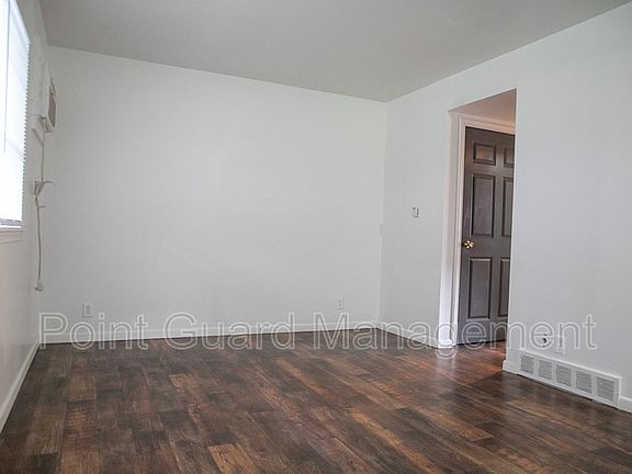 2nd image of 116-128 N 37th St #116-1