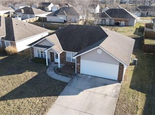 734 Iron Horse Dr, Warrensburg, MO 64093