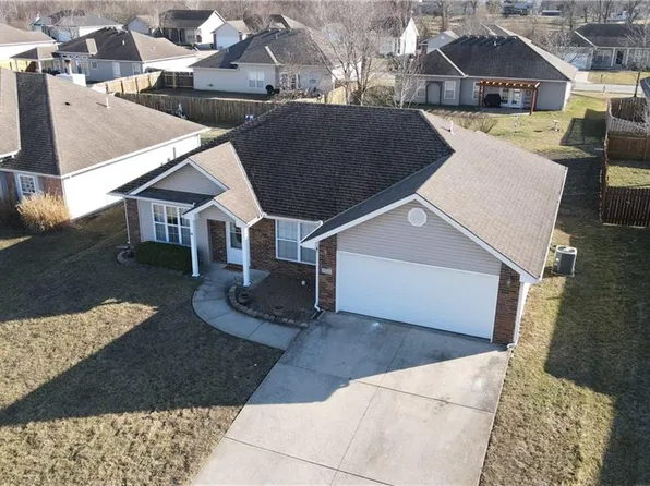 734 Iron Horse Dr, Warrensburg, MO 64093