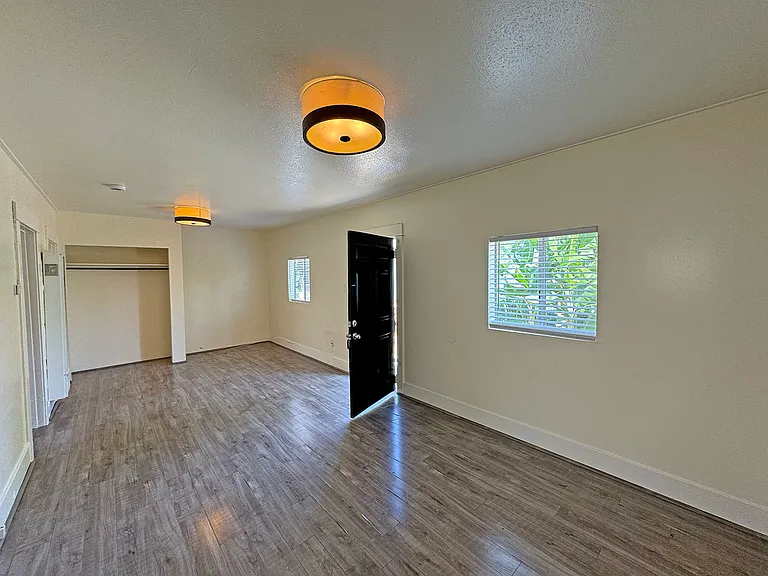 575 Walnut Ave #7 — Photo 6