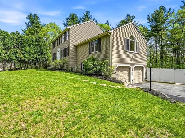 28 Wood Dr, Mendon, MA 01756