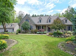 18005 Chateau Trl, Chagrin Falls, OH 44023