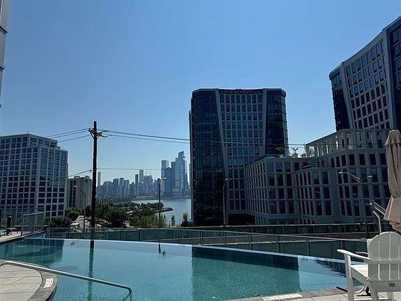 4th image of 1702 Park Ave #701