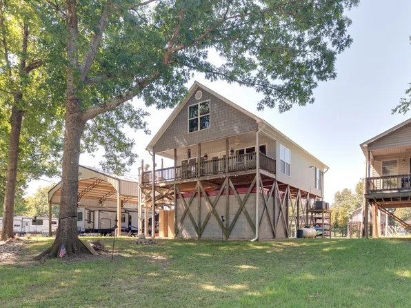 752 Pevahouse Camp Ln, Decaturville, TN 38329