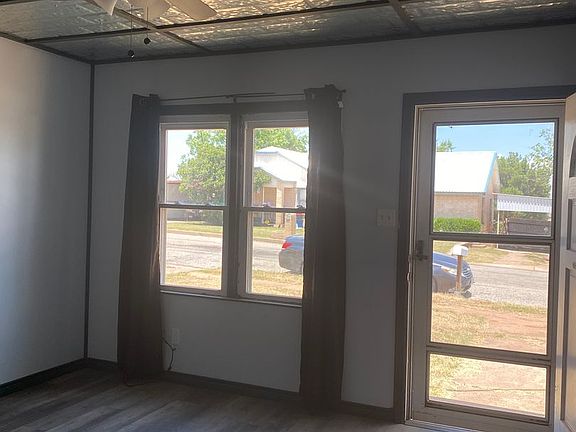 4th image of 710 E Arkansas Ave