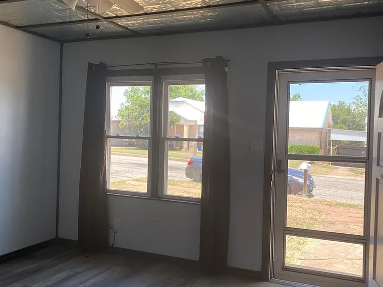 710 E Arkansas Ave — Photo 4