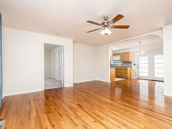5th image of 2108 Carrie Ct