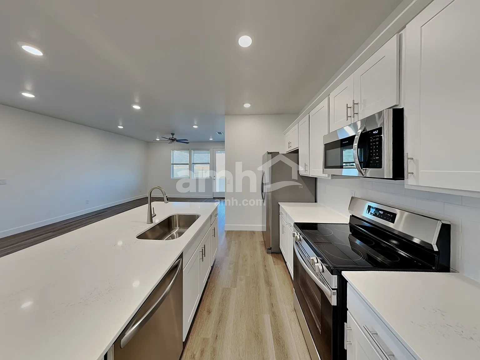 3 bed, 2.0 bath, 1307 sqft, $2,860 — Photo 4