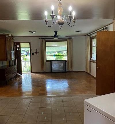 3rd image of 423 Bankston Dr