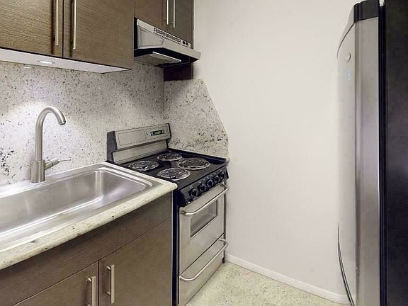 4th image of 207 E 27th St APT Ld