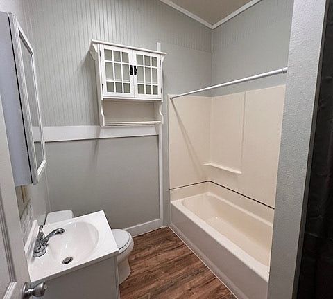 3rd image of 217 W Masonic Ave #4