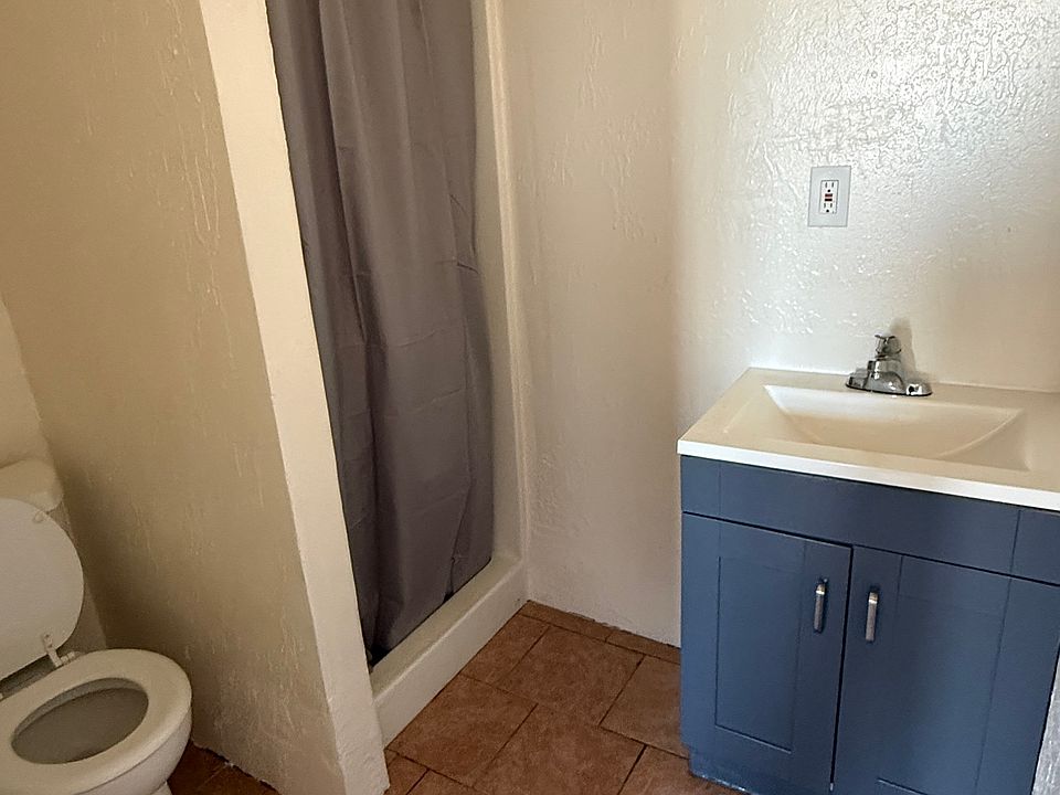 2nd image of 851 Nancy St #2