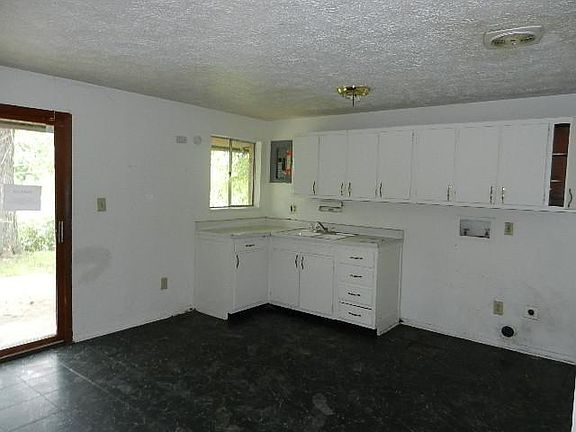 4th image of 6231 Falkland Dr