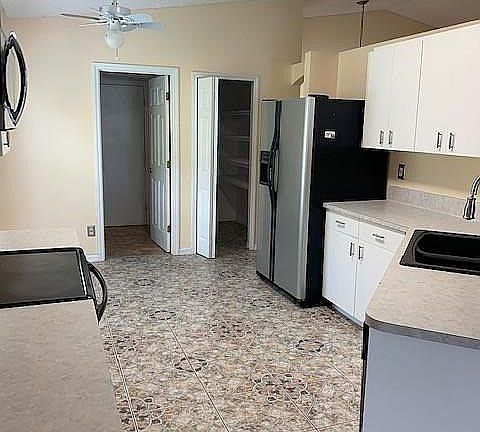 4th image of 2445 Bayhill Dr