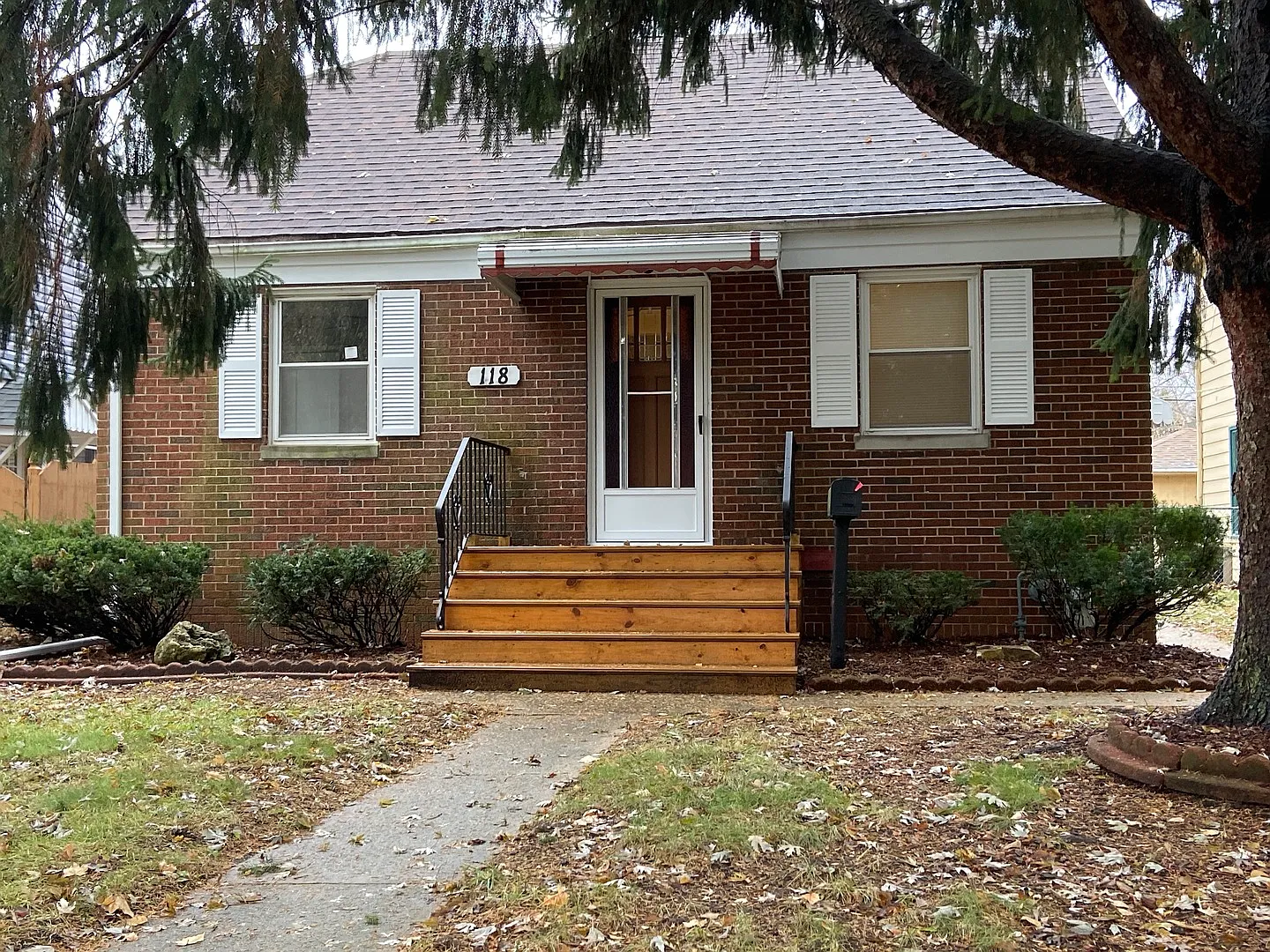 118 Earl Ave photo 1