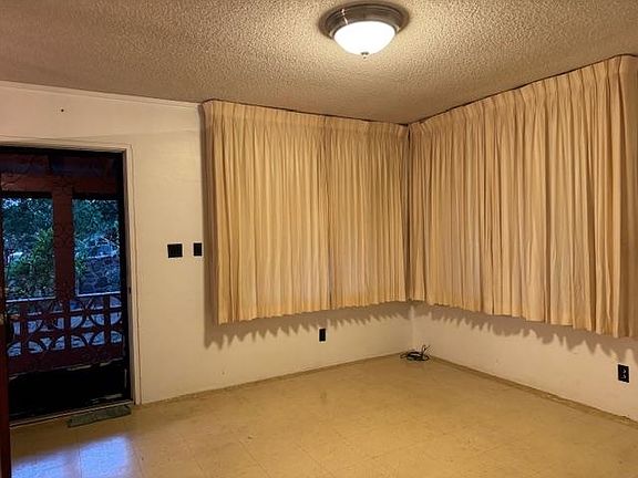 2nd image of 930 Kuialua Pl