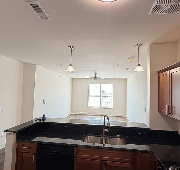 703 E Clay St — Photo 22