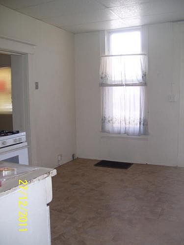 1st image of 825 E 5th St APT 1