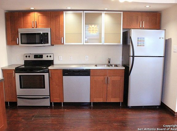4th image of 810 E Ashby Pl APT 4