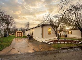 708 Country Pines Dr, Warren, OH 44481