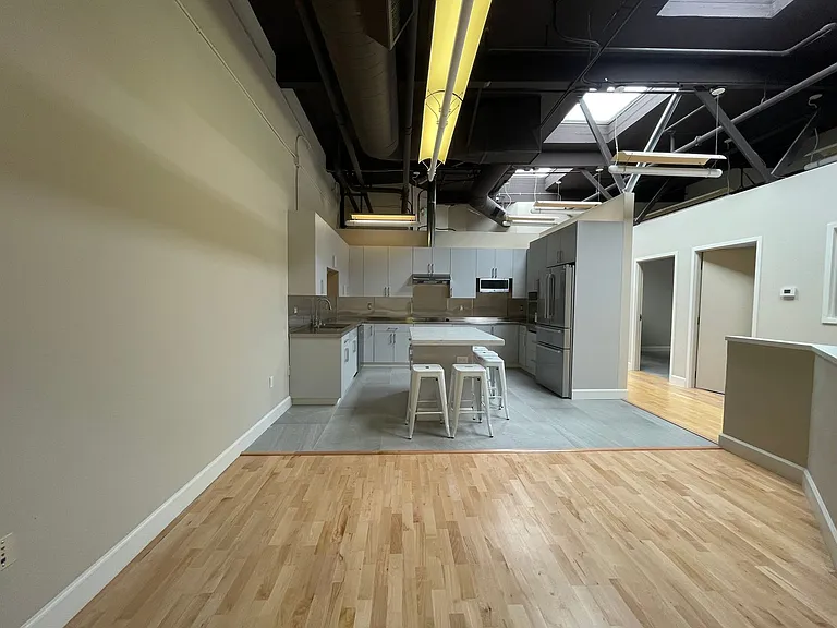 41 E Main St — Photo 8
