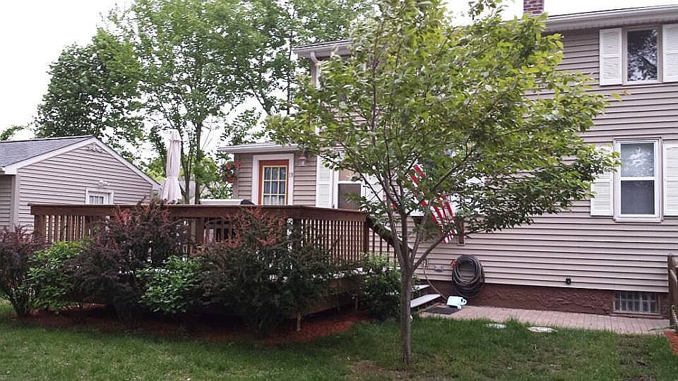 2nd image of 19 Henzie St