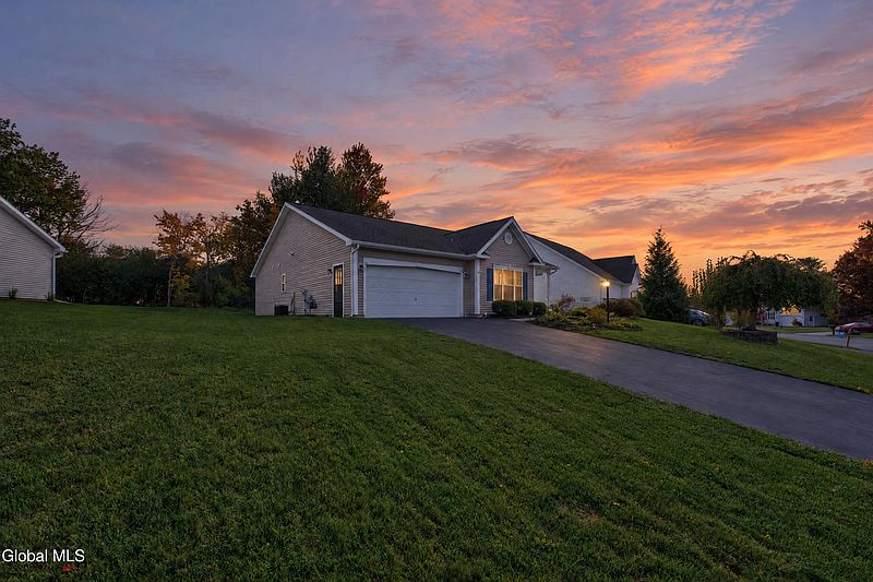 4th image of 8 Slatestone Drive