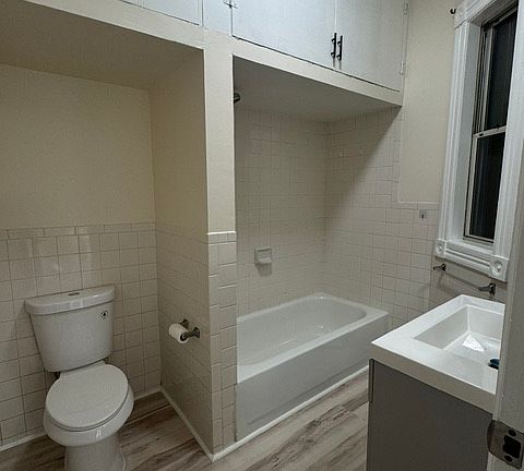 5th image of 570 Jersey Ave APT 1RF