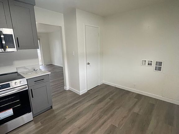 2nd image of 2614 S Green St #2616-01