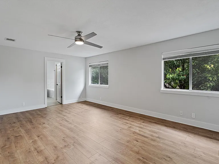 1203 Thackeray Ln — Photo 20