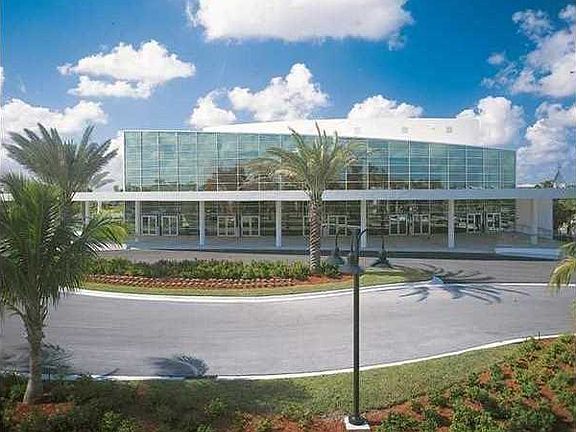2nd image of 7242 Fairfax Dr #210