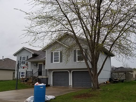 3rd image of 613 SW Muriel Dr