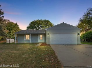 24348 Simmons Dr, Novi, MI