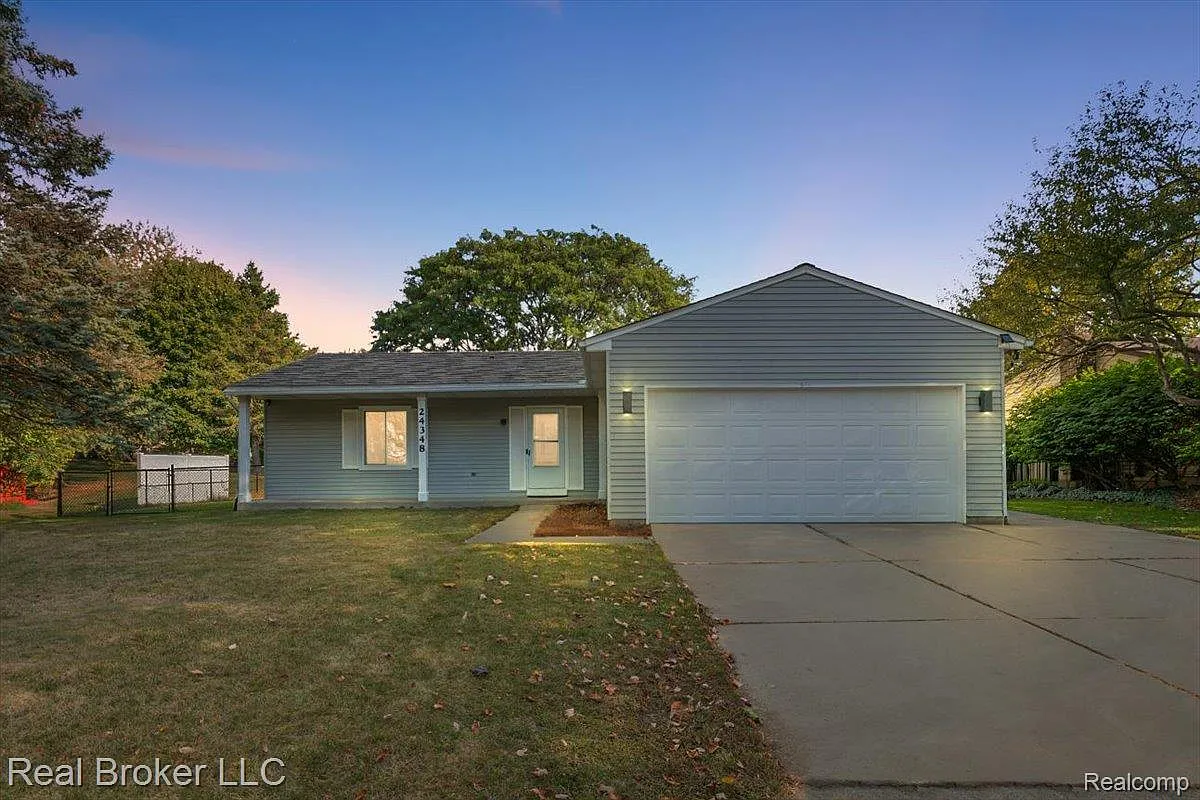 24348 Simmons Dr photo 1
