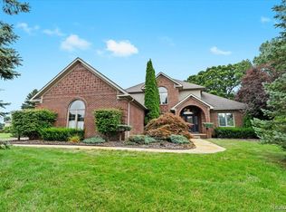 8477 Mist Field Ct, Howell, MI 48843