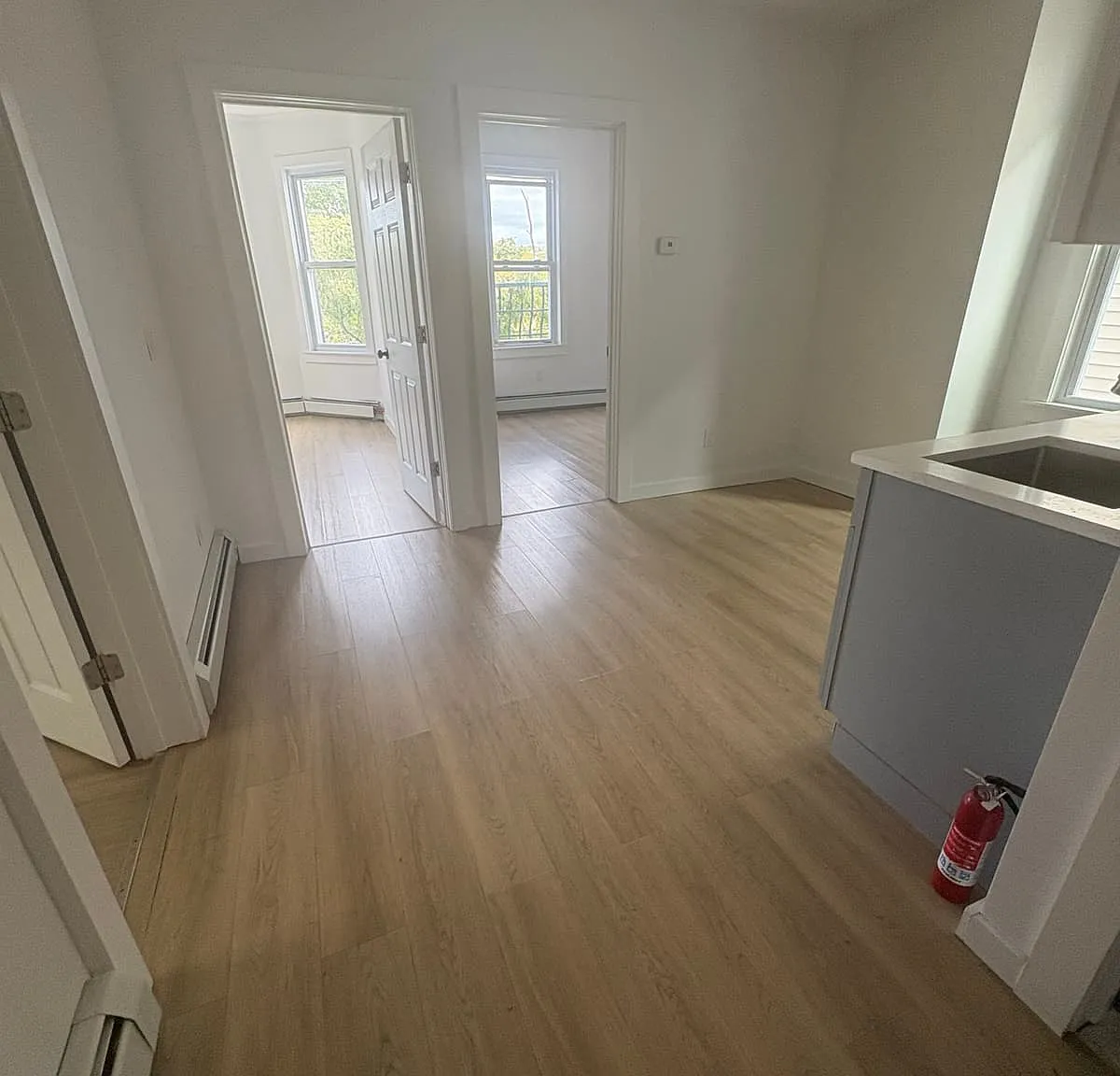 3 bed, 1000 sqft, $2,450 — Photo 4