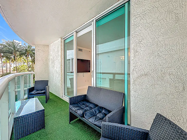 347 N New River Dr E #706 — Photo 33