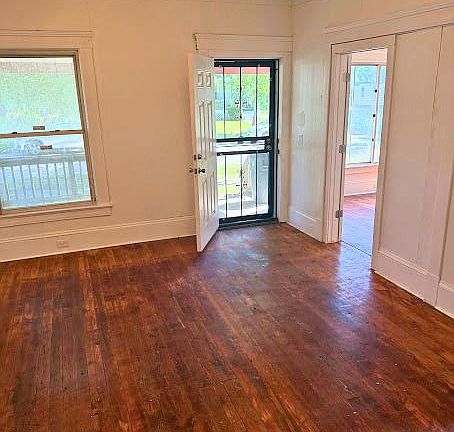 3rd image of 15007 Cardinal Ave